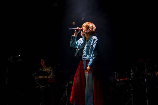 JUNNA、幻となった2022年ホールツアーを“リベンジライブ”として再現！ 「みんなの前だったら、どんな夢でも語れる」――10周年へ向けて新たな夢を語る【オフィシャルレポート】