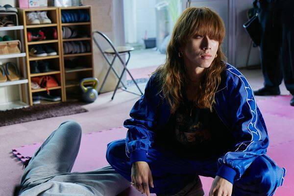 佐久間大介、渋谷龍太が夜の世界で生きる　映画『ナイトフラワー』場面写真公開