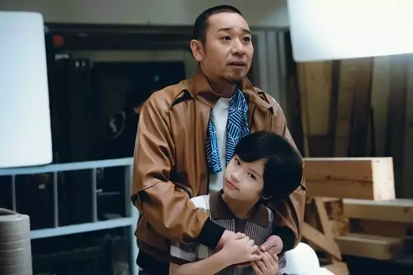 綾瀬はるかの膝枕NGが本編採用に 『箱の中の羊』是枝監督が語るメイキング映像公開