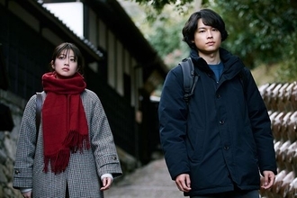 松村北斗×今田美桜『白鳥とコウモリ』“禁断のバディ”誕生の瞬間を捉えた本編映像が解禁