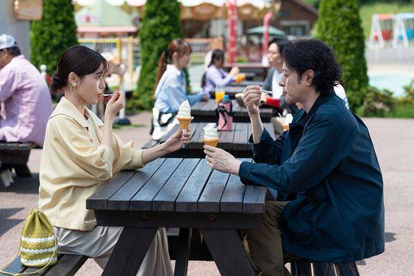 有村架純×オダギリジョーが不倫関係に!? 映画『さとこはいつも』恋の絶頂期を収めた場面写真4点が解禁
