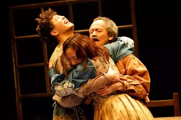 串田和美、6度目の挑戦！ フライングシアター自由劇場『西に黄色のラプソディ』開幕「とてもみずみずしく新しい芝居になった」