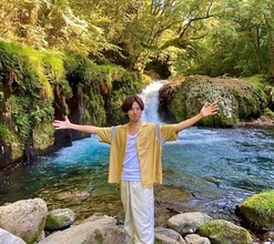 桐山漣が旅番組『遠くへ行きたい』に初出演！　熊本・阿蘇の大自然を満喫する場面写真＆インタビューが到着