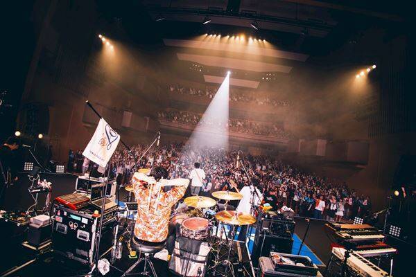 【ライブレポート】reGretGirl、満員のオーディエンスへ大きな愛を届けた全国ツアー『for LOVERS』ファイナル公演をレポート「頑張れよじゃなくて、よう頑張ったなと歌いたい」