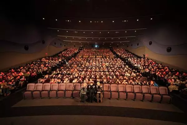 Nissy、45万人が熱狂した2度目の6大ドームツアーを映画化！ s**t kingz・kazuki & Show-heyもMCとして登壇した初日舞台挨拶【オフィシャルレポート】