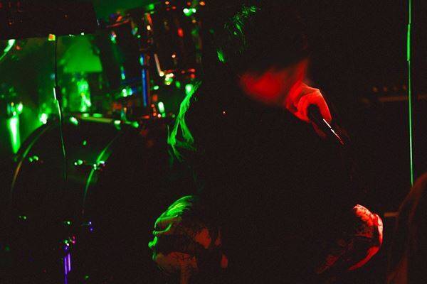 心震わせる歌声と鋭利なロックの衝撃――『Grasshopper vol.40』爛漫天国、YANK、(((((Cutie)))))が音楽で繋いだ濃密な3マンをレポート