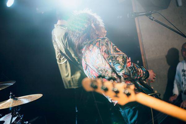 心震わせる歌声と鋭利なロックの衝撃――『Grasshopper vol.40』爛漫天国、YANK、(((((Cutie)))))が音楽で繋いだ濃密な3マンをレポート