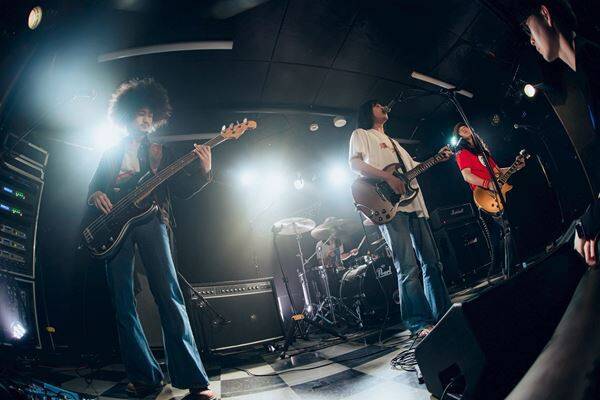 心震わせる歌声と鋭利なロックの衝撃――『Grasshopper vol.40』爛漫天国、YANK、(((((Cutie)))))が音楽で繋いだ濃密な3マンをレポート