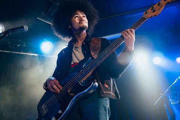 心震わせる歌声と鋭利なロックの衝撃――『Grasshopper vol.40』爛漫天国、YANK、(((((Cutie)))))が音楽で繋いだ濃密な3マンをレポート