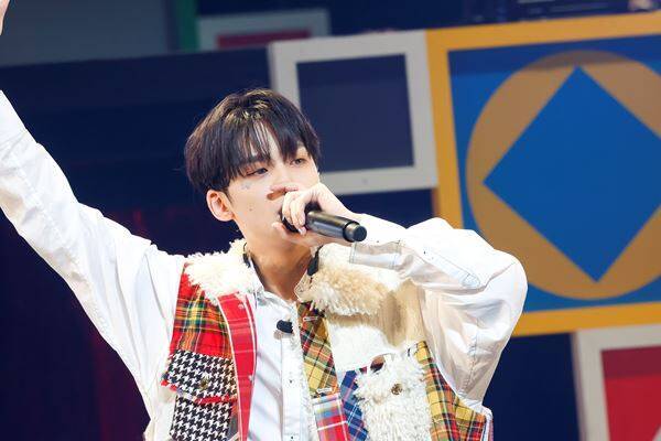 ONE N’ ONLYがSWAGと過ごした愛と笑顔の聖夜「来年もきっといい年になる」ONE N’ LIVE 2024 ハピホリ ～Merry XmaSWAG～ライブレポート