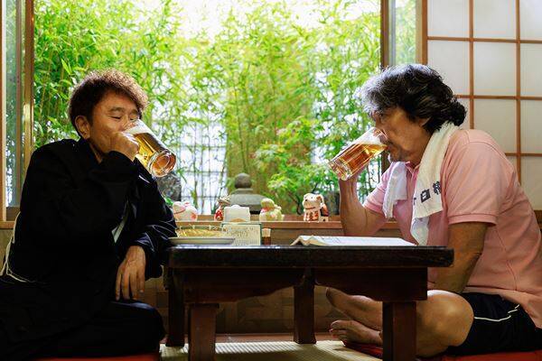Netflix『俺のこと、なんか言ってた？』メイン予告＆キーアート解禁　宮藤官九郎×横山剣による劇中曲も