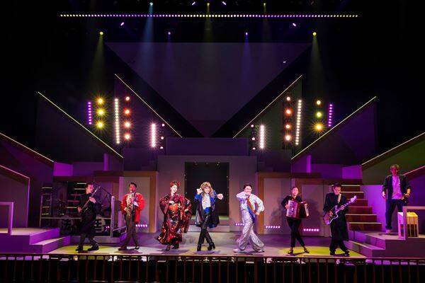 大パルコ人⑤オカタイロックオペラ『雨の傍聴席、おんなは裸足…』が開幕　出演者のコメント＆舞台写真到着　ライブ配信も決定