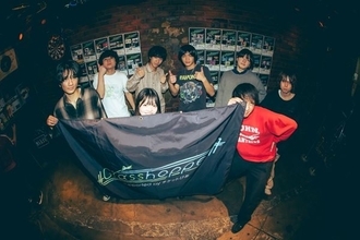 若手バンドを応援する『Grasshopper vol.37』至福ぽんちょ、NOIMAGE、「夜と同時に、動き出す。」の3組が、等身大のサウンドで心に寄り添った下北沢の夜をレポート