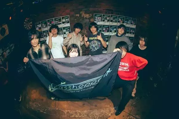 若手バンドを応援する『Grasshopper vol.37』至福ぽんちょ、NOIMAGE、「夜と同時に、動き出す。」の3組が、等身大のサウンドで心に寄り添った下北沢の夜をレポート