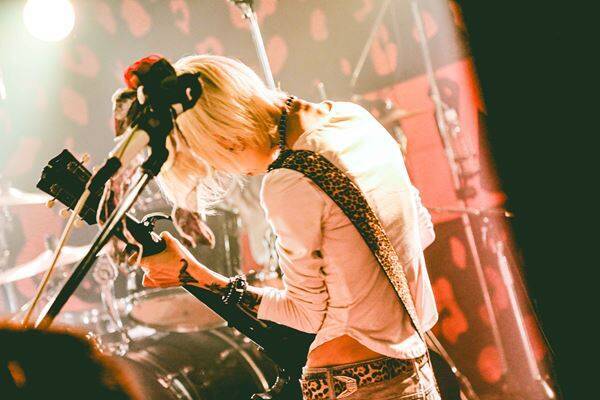つきみ、愛と衝動を鳴らしたツアー初日 Conton Candyと作り上げた“ライブハウスという居場所”