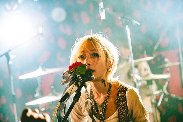 つきみ、愛と衝動を鳴らしたツアー初日 Conton Candyと作り上げた“ライブハウスという居場所”