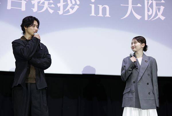 山﨑賢人＆山田杏奈、黄金の船で大阪に降臨！ 『ゴールデンカムイ』最新作の出来に手応え「集大成といえるような作品に」