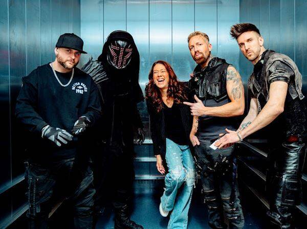 LiLiCo × Smash Into Piecesスペシャル対談　「あなたはもうバンドメンバー」──「First Time」に込めた想いと、日本への愛