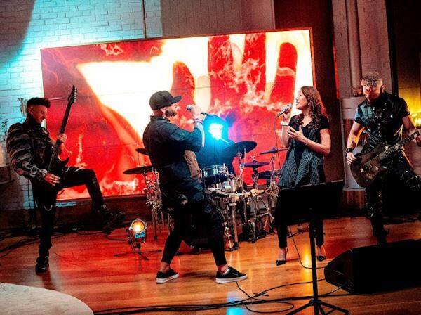 LiLiCo × Smash Into Piecesスペシャル対談　「あなたはもうバンドメンバー」──「First Time」に込めた想いと、日本への愛