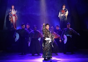 OSK日本歌劇団が尾上菊之丞演出・振付で放つ和物ミュージカル『梅雨将軍信長』東京公演開幕