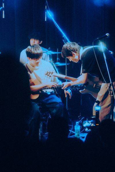 tiny yawn、敬愛するPredawnを迎えたツアー東京公演をレポート「嘘も虚飾も見栄もない」まっすぐなアンサンブルが響いた夜