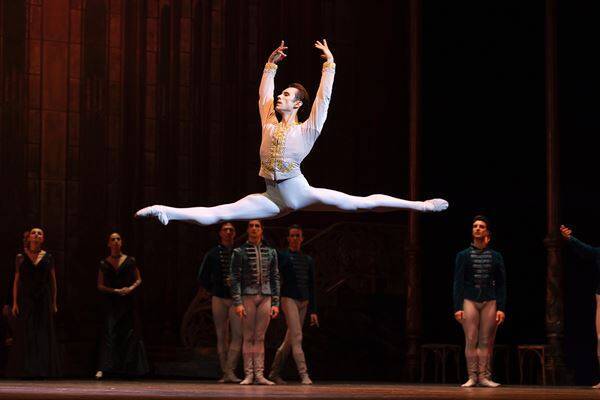 牧阿佐美バレヱ団『白鳥の湖』が間もなく開幕　伝統の古典全幕作品で新たなヒロインが羽ばたく