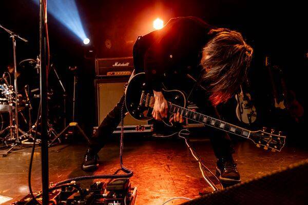 フラッド×金属バットによる“日本で一番ワケの分からない夜” 『KINZOKU Bat NIGHT』オフィシャルレポート