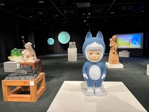 【展示レポート】『AAC25周年記念展』　立体アートコンペ「AAC」が輩出したアーティストたちの多様な表現を楽しめる