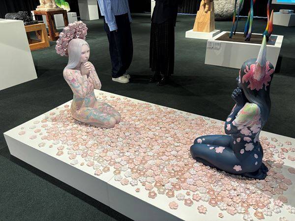 【展示レポート】『AAC25周年記念展』　立体アートコンペ「AAC」が輩出したアーティストたちの多様な表現を楽しめる