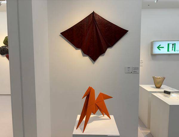 【展示レポート】『AAC25周年記念展』　立体アートコンペ「AAC」が輩出したアーティストたちの多様な表現を楽しめる