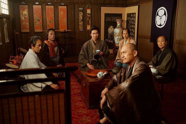 柄本佑、渡辺謙、長尾謙杜が魅せる、江戸歌舞伎の香りただよう秀逸なミステリー『木挽町のあだ討ち』──【おとなの映画ガイド】