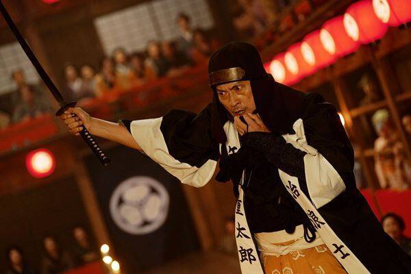 柄本佑、渡辺謙、長尾謙杜が魅せる、江戸歌舞伎の香りただよう秀逸なミステリー『木挽町のあだ討ち』──【おとなの映画ガイド】