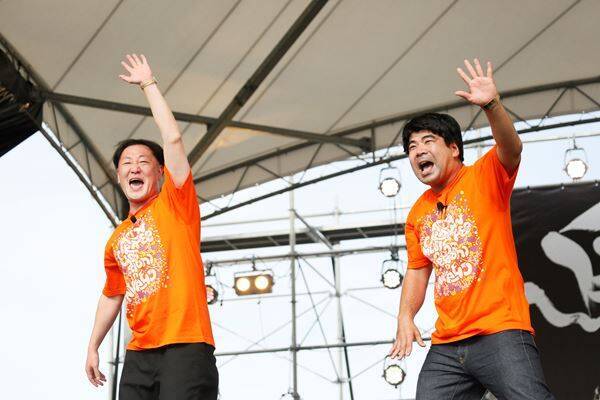 高橋優、故郷・秋田県で恒例の主催フェス、2daysのオフィシャルレポート＆全出演者のライブ写真到着！