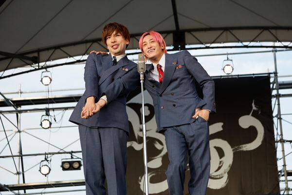 高橋優、故郷・秋田県で恒例の主催フェス、2daysのオフィシャルレポート＆全出演者のライブ写真到着！