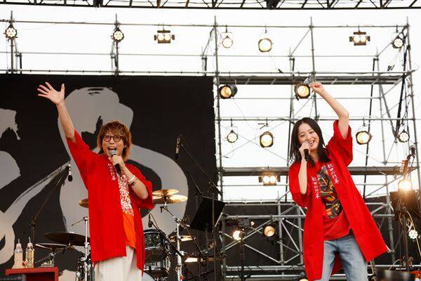 高橋優、故郷・秋田県で恒例の主催フェス、2daysのオフィシャルレポート＆全出演者のライブ写真到着！