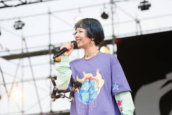 高橋優、故郷・秋田県で恒例の主催フェス、2daysのオフィシャルレポート＆全出演者のライブ写真到着！