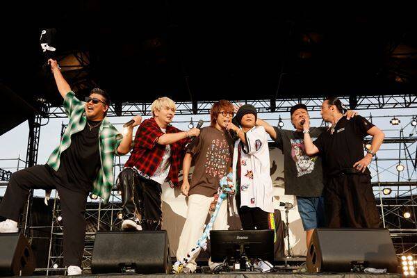高橋優、故郷・秋田県で恒例の主催フェス、2daysのオフィシャルレポート＆全出演者のライブ写真到着！