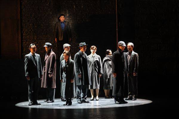 大竹しのぶ主演『ピアフ』が上演200回を達成、中村長三郎＆岩崎宏美がサプライズでお祝い