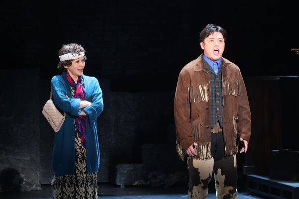 大竹しのぶ主演『ピアフ』が上演200回を達成、中村長三郎＆岩崎宏美がサプライズでお祝い