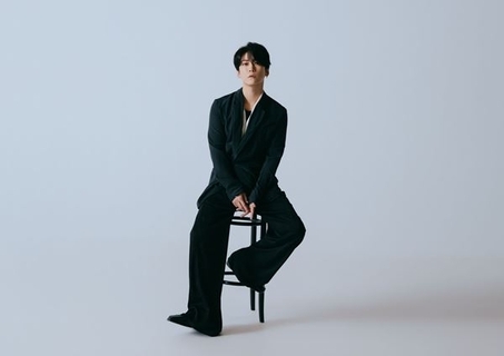 亀梨和也、1stアルバム『WAVE』配信開始　リード曲MVで初の水中撮影に挑戦
