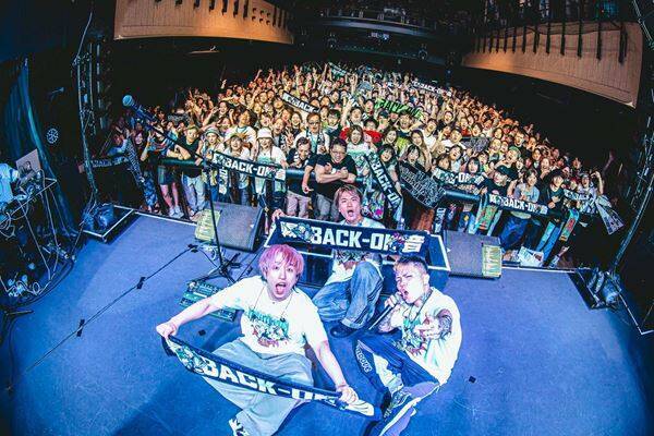 BACK-ON、20年の“青春”を鳴らした夜　Veats Shibuyaを包んだ大合唱と誇り