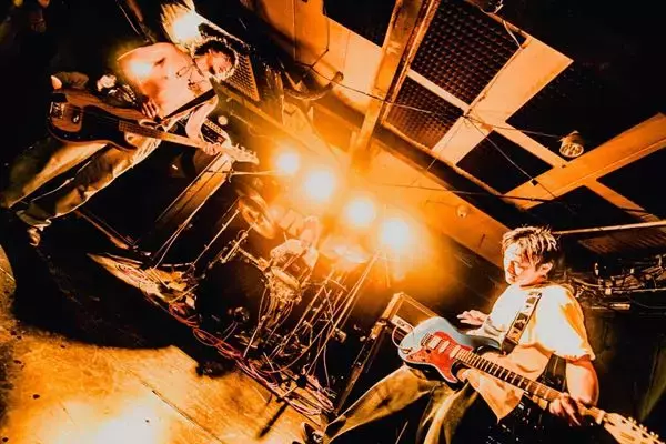 カライドスコープ × May Forth × Reccaが魅せた真っ向勝負の大熱演！ 『3×3×3 Tour』下北沢SHELTERを熱狂レポート