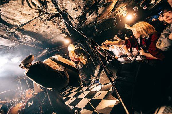 カライドスコープ × May Forth × Reccaが魅せた真っ向勝負の大熱演！ 『3×3×3 Tour』下北沢SHELTERを熱狂レポート