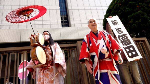 トリックスターとして、師匠・立川談志に迫る強烈さ！ ──快楽亭ブラックの破天荒一代記『落語家の業』【おとなの映画ガイド】