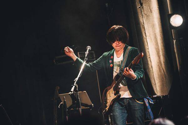 デビュー20周年、一夜限りのライブで響かせた、馬の骨の普遍性といい音楽の破壊【オフィシャルレポ―ト】