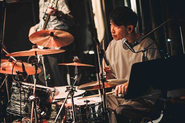 デビュー20周年、一夜限りのライブで響かせた、馬の骨の普遍性といい音楽の破壊【オフィシャルレポ―ト】