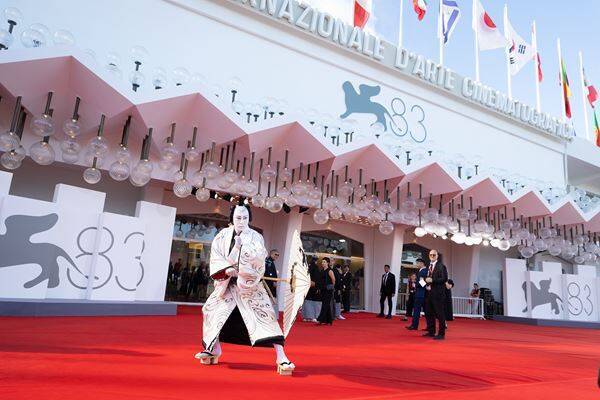 【インタビュー】映画『襲名』團十郎が歌舞伎衣裳でヴェネチア国際映画祭レッドカーペットに登場