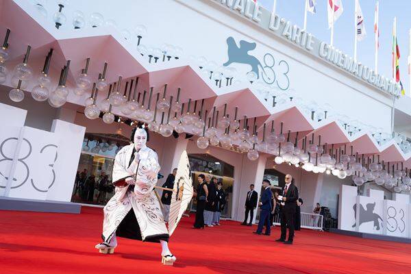 【インタビュー】映画『襲名』團十郎が歌舞伎衣裳でヴェネチア国際映画祭レッドカーペットに登場