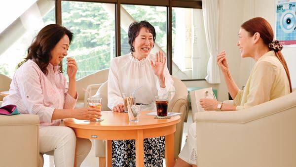 剛力彩芽の花嫁姿も！ 映画『お終活３ 幸春！人生メモリーズ』場面写真10点が公開