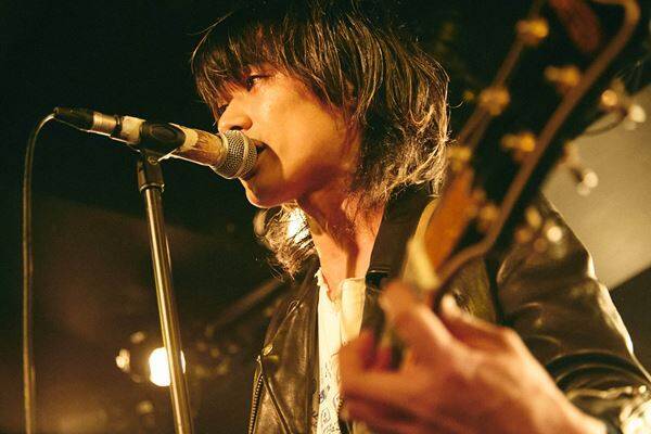 【ライブレポート】a flood of circle、ゲストにSPARTA LOCALSを迎え20周年記念ツアー開幕！初日・新代田FEVERで示した『武道館への道』の覚悟